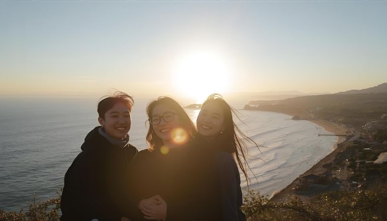 In the Soop Friendcation: 5 Stars’ Cozy Escape